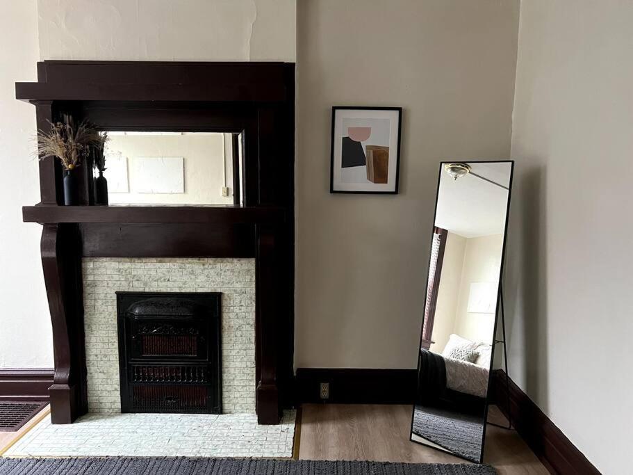 Appartamento Charming Duplex On Quiet Street Saint Louis Esterno foto