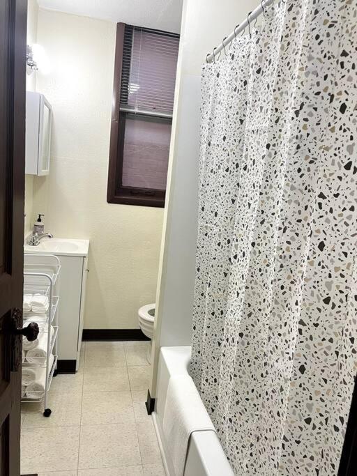 Appartamento Charming Duplex On Quiet Street Saint Louis Esterno foto