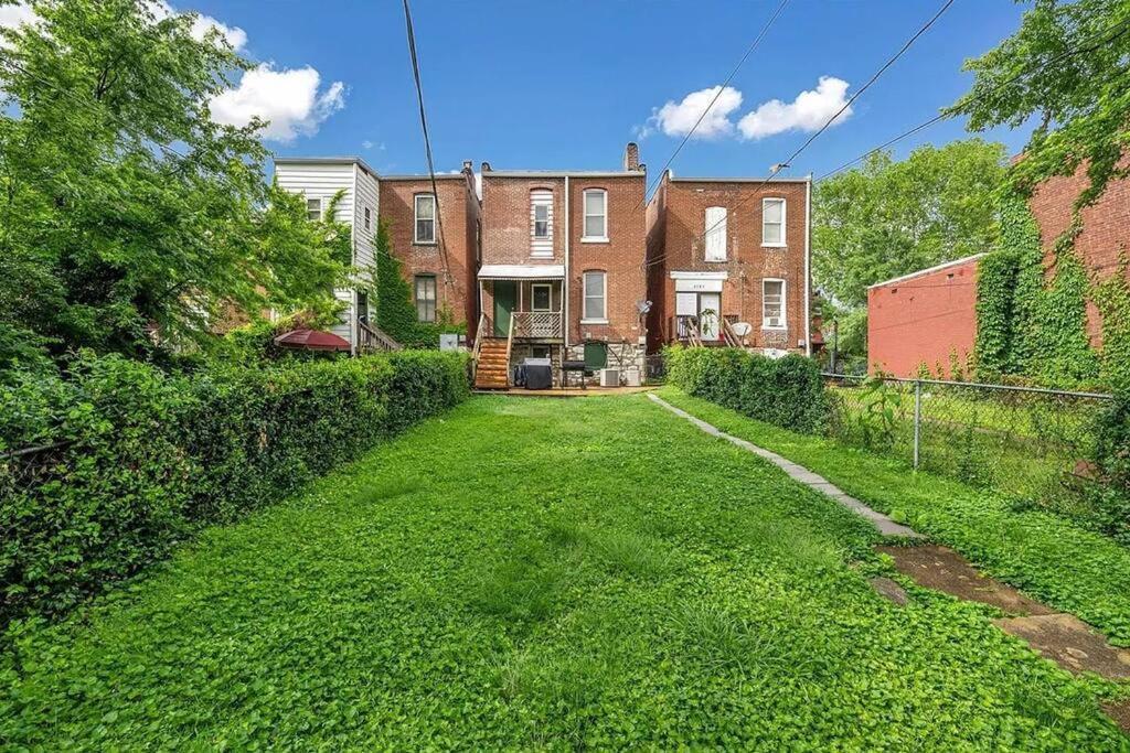 Appartamento Charming Duplex On Quiet Street Saint Louis Esterno foto