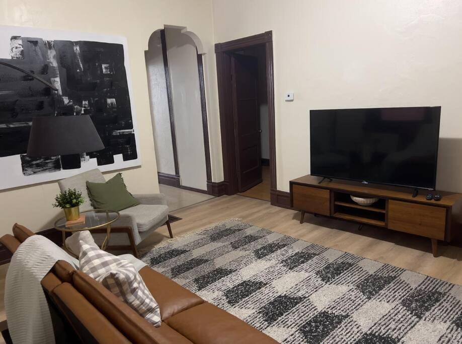 Appartamento Charming Duplex On Quiet Street Saint Louis Esterno foto